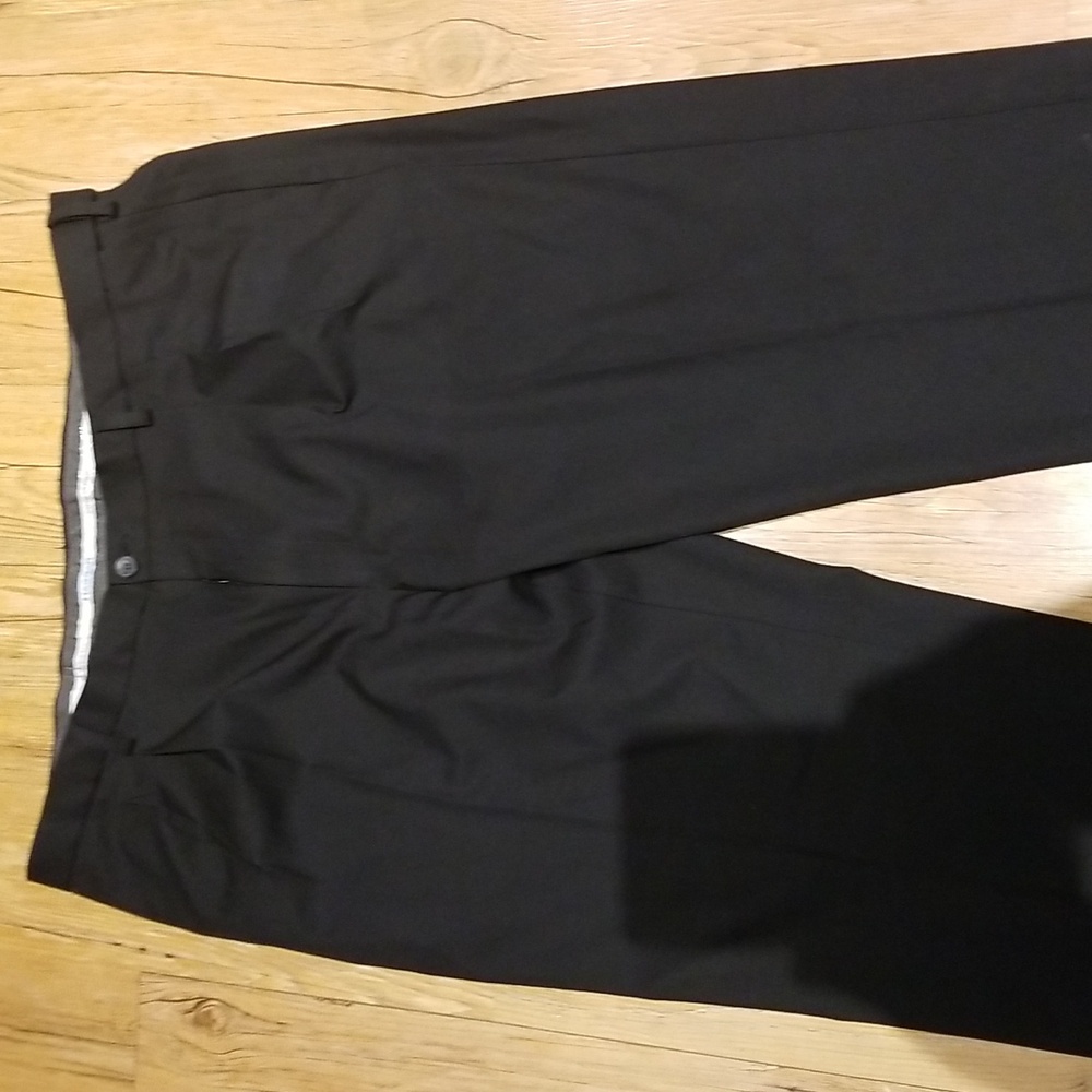 Haggar Classic Fit Black dress pants like new condition sz 44x32